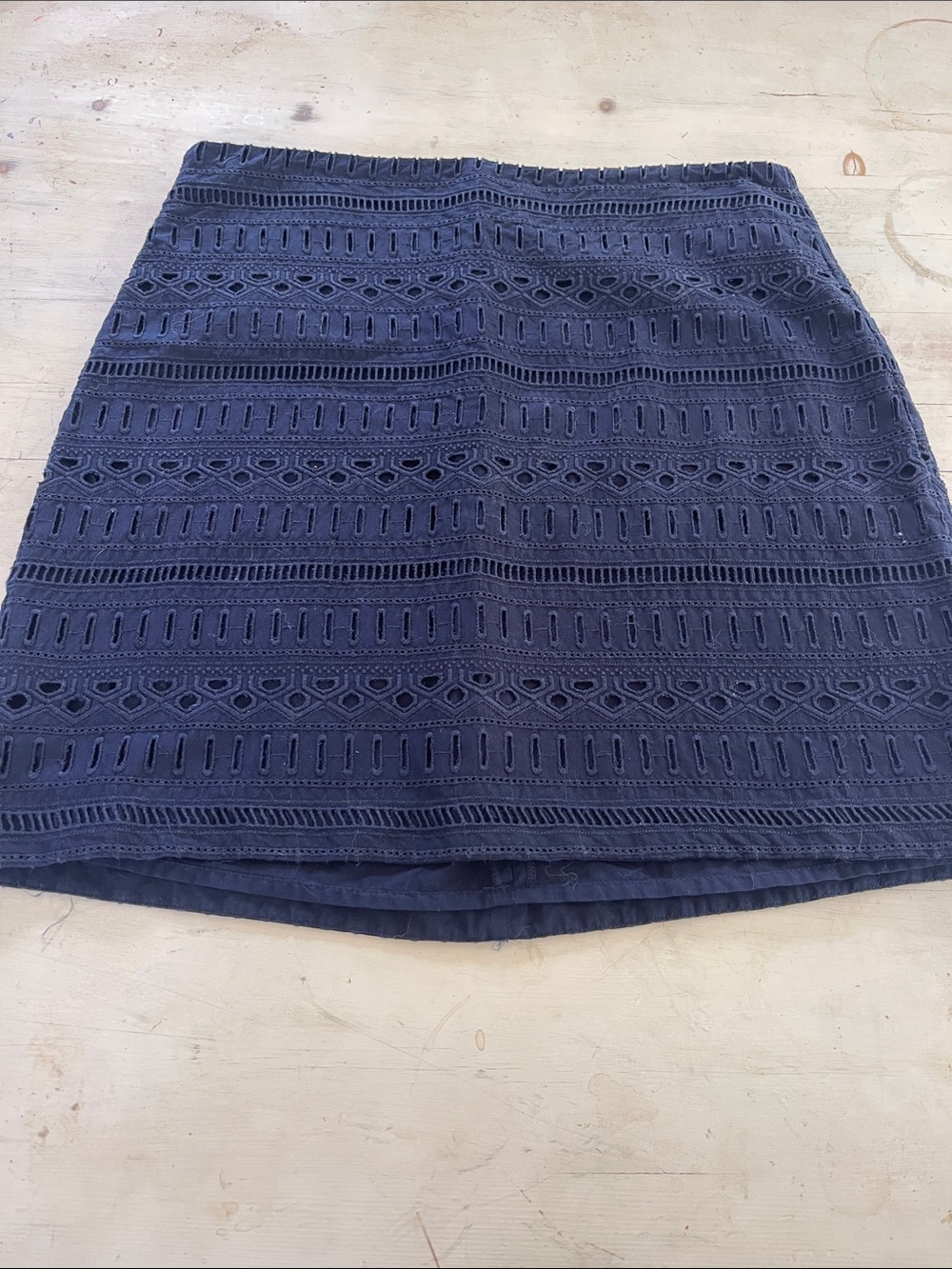 GAP Navy blue Eyelet Mini Skirt, size 0
